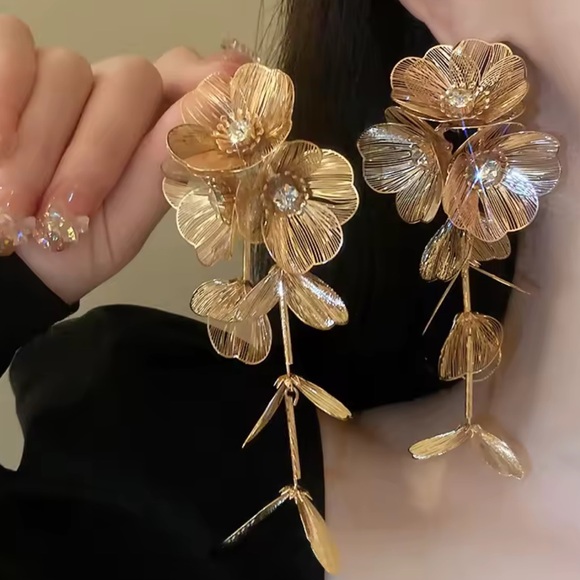 Anthropologie Jewelry - Anthropologie Gold Floral Drop Earrings
